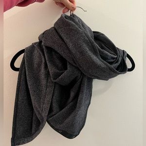 Lululemon Vinyasa textured grey scarf wrap